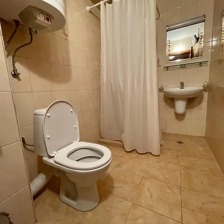 Private Next To Bellevue *