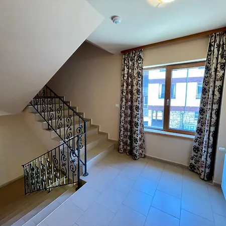 Private Next To Bellevue *